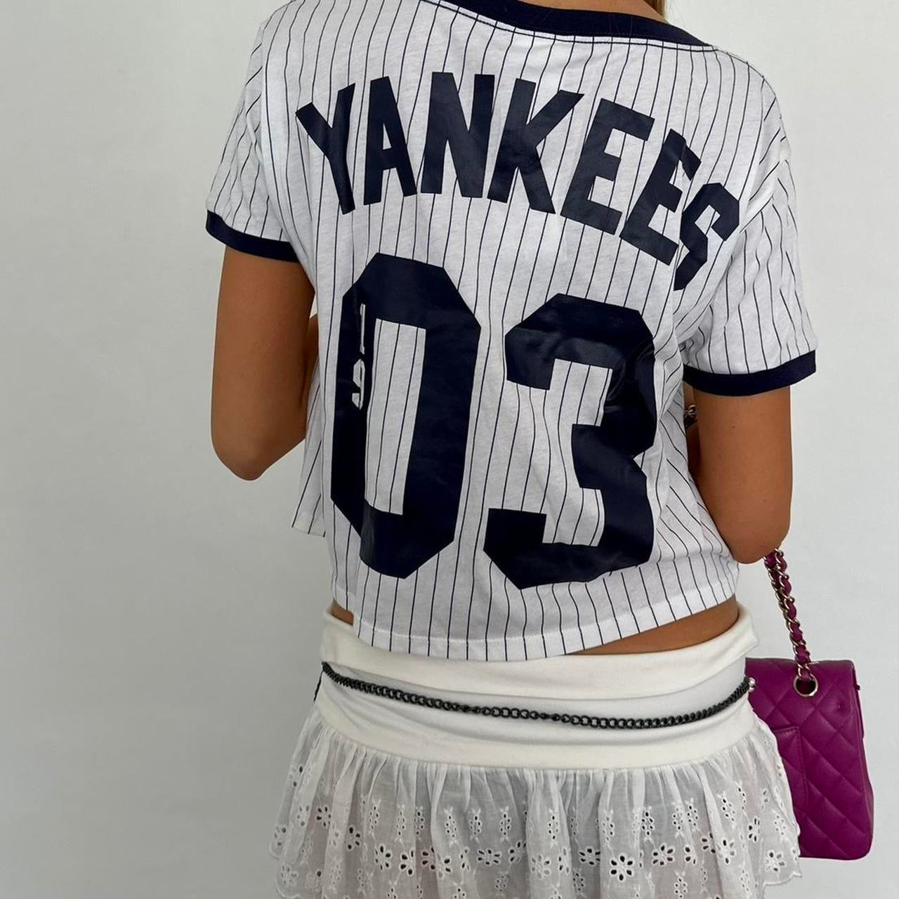 Vintage 2000’s New York Yankees baby tee