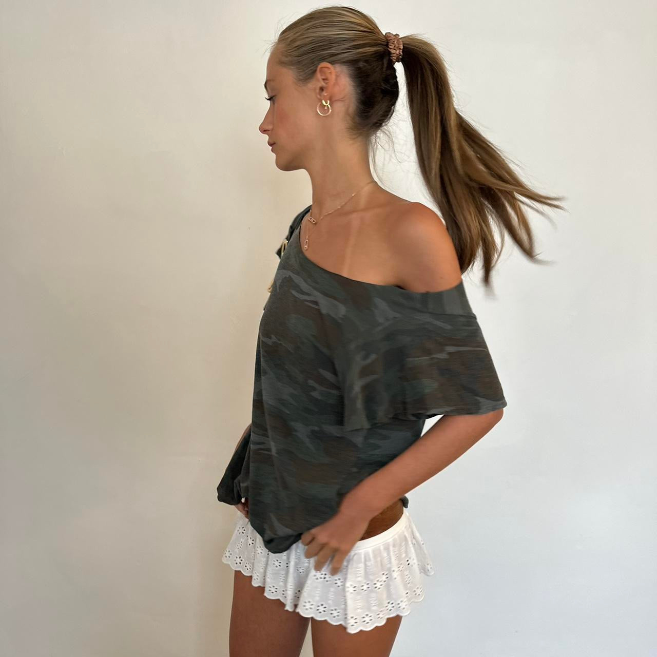 Vintage basic camouflage off the shoulder tee