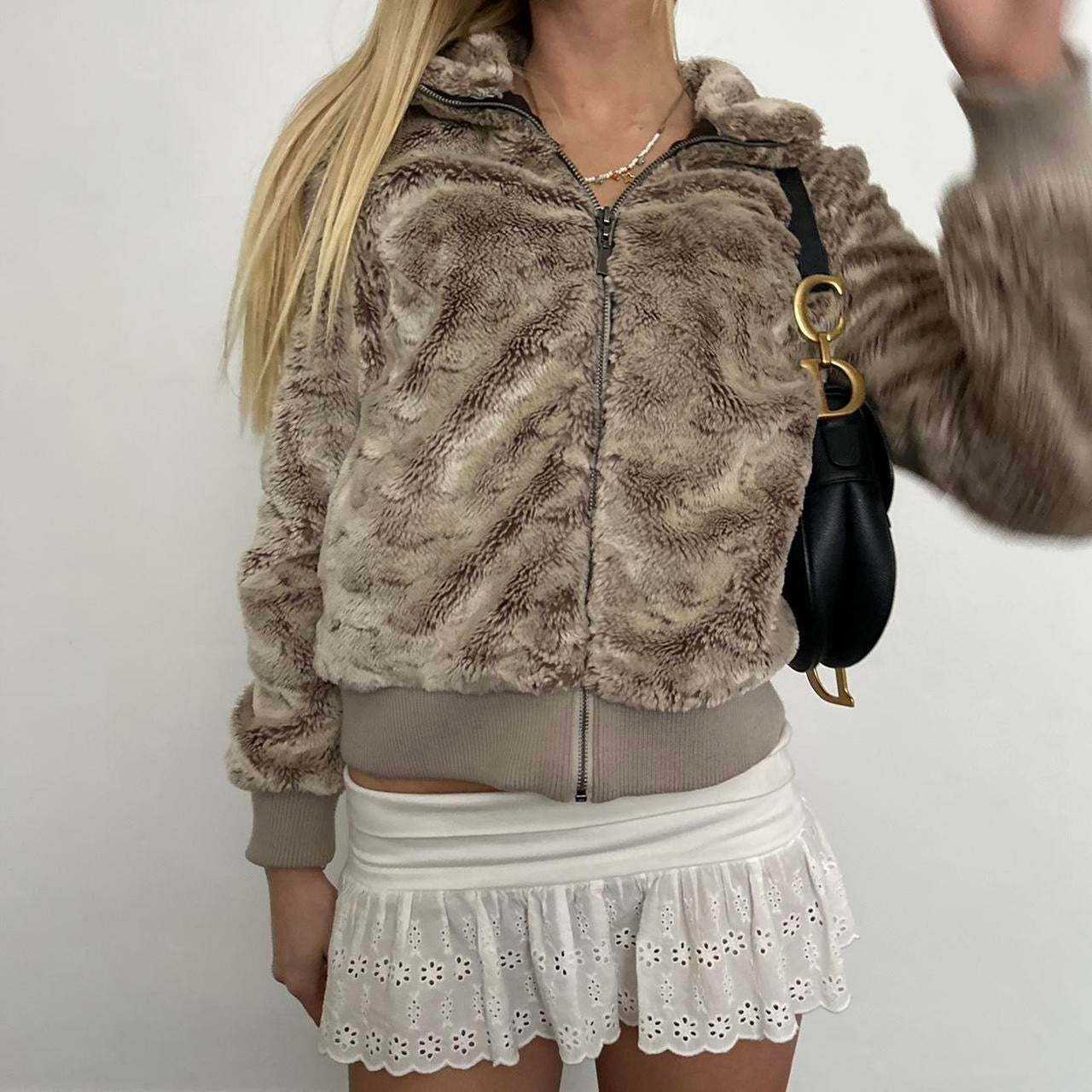 Vintage 2000’s faux fur light brown/grey jacket