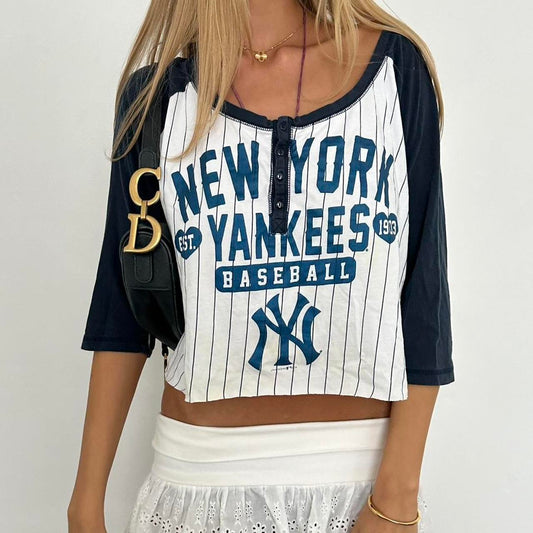 Vintage 2000’s New York Yankees baseball baby tee