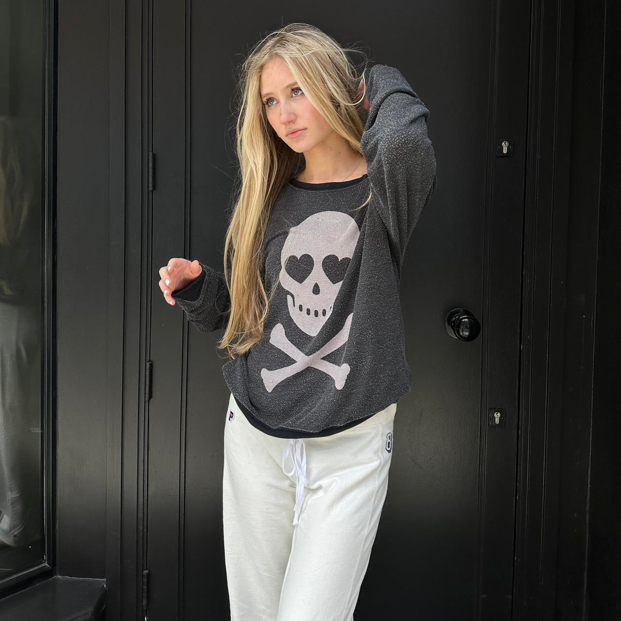 Vintage early 2000s hearts skull sweater