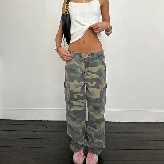 Vintage 90’s camouflage cargo pants 🩵