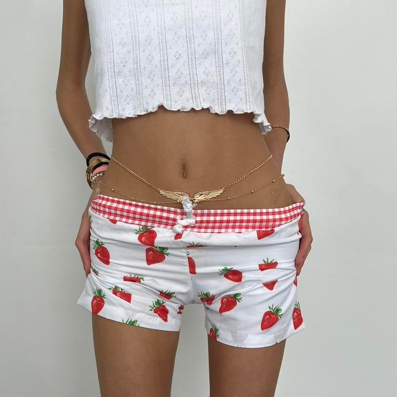 Vintage strawberry gingham print shorts 🍓🧺