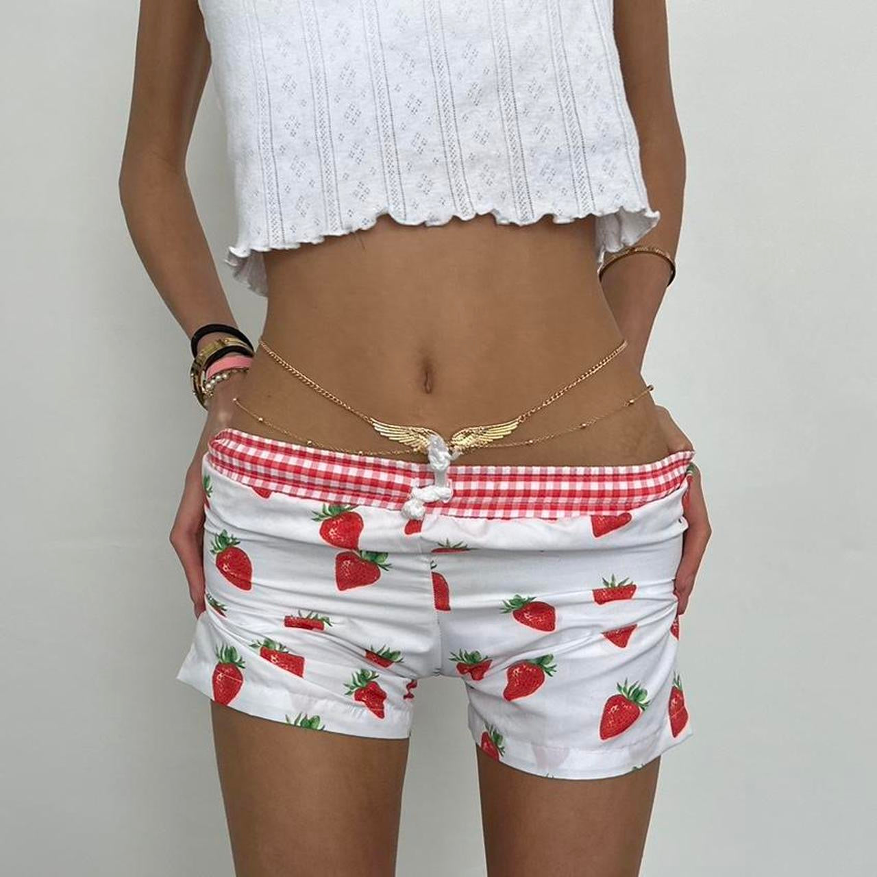 Vintage strawberry gingham print shorts 🍓🧺