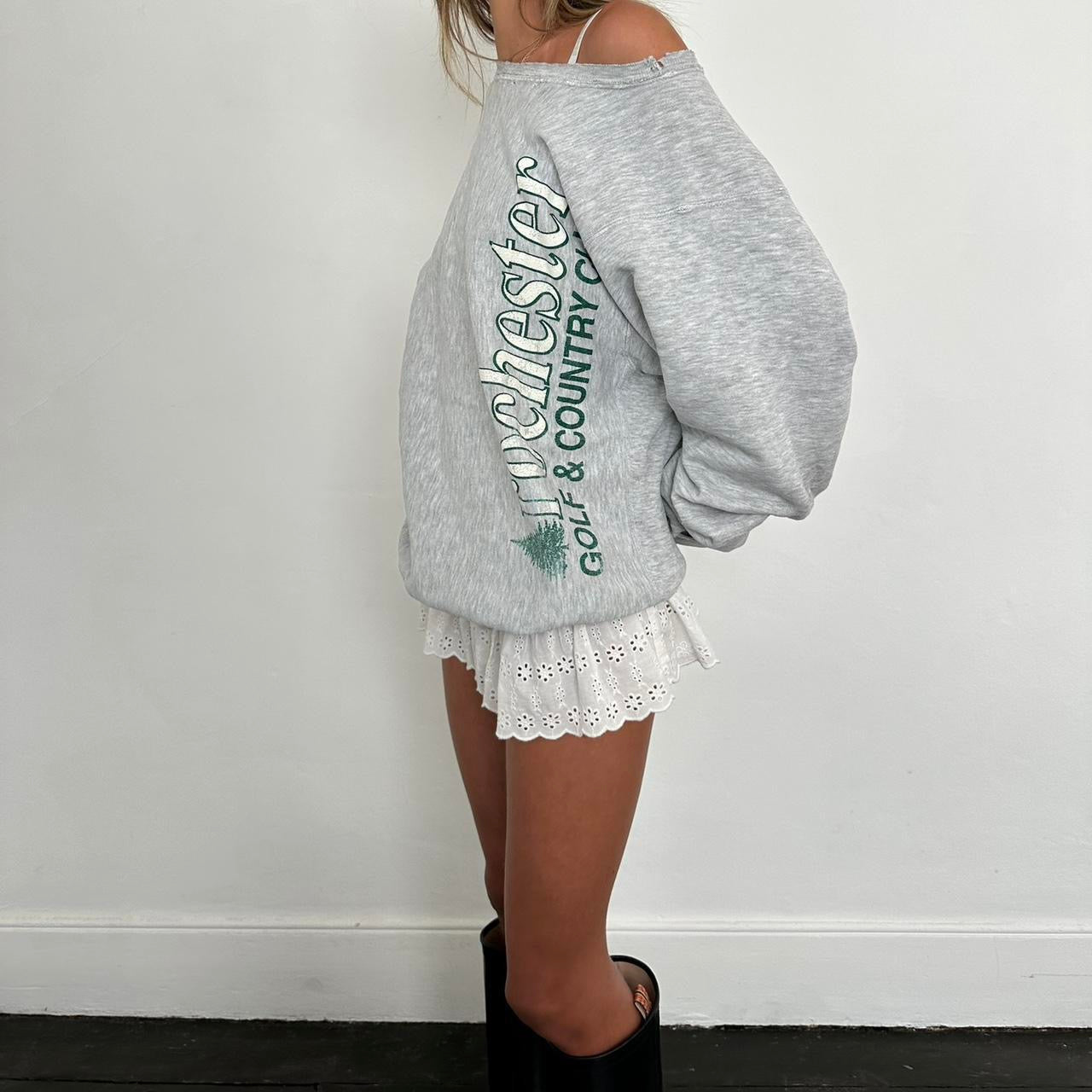 Vintage 90’s distressed country club sweatshirt