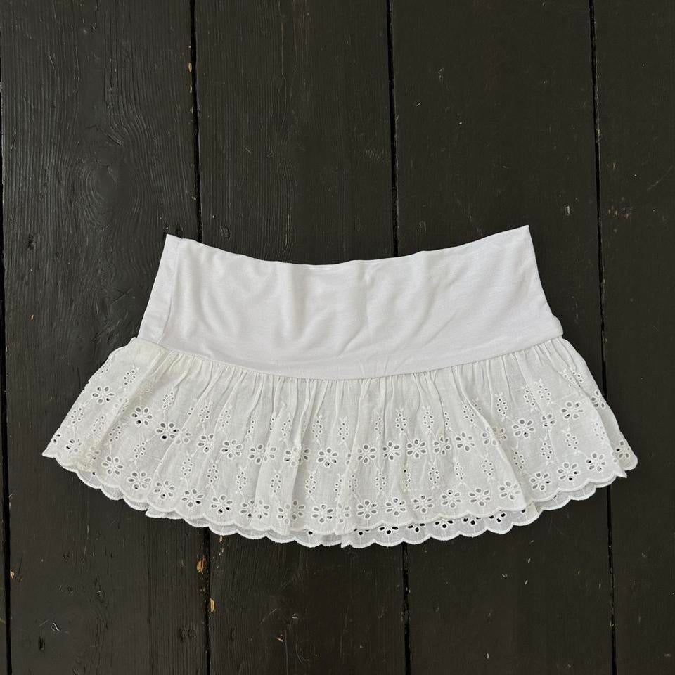 𝒞𝒽ℯ𝓁𝓈ℯ𝒶 𝒯𝒽𝓇𝒾𝒻𝓉 𝒪𝓇𝒾ℊ𝒾𝓃𝒶𝓁 🪽 white broderie micro mini skirt