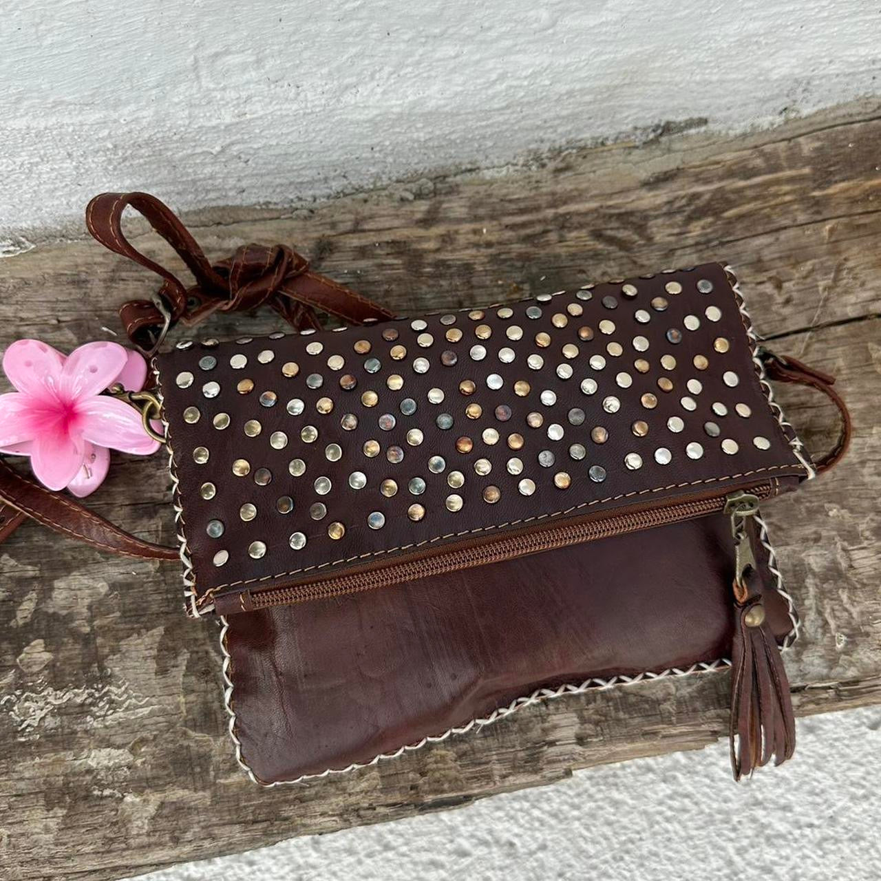 Vintage brown leather studded bag 🌙