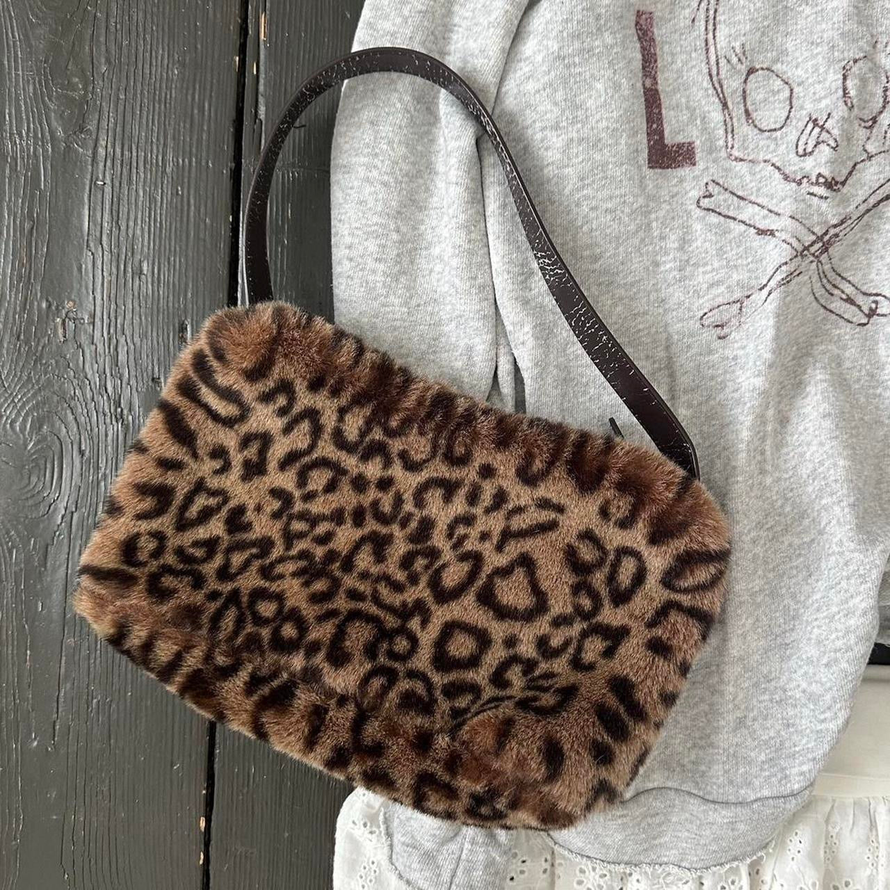 Vintage fluffy leopard print 90’s bag