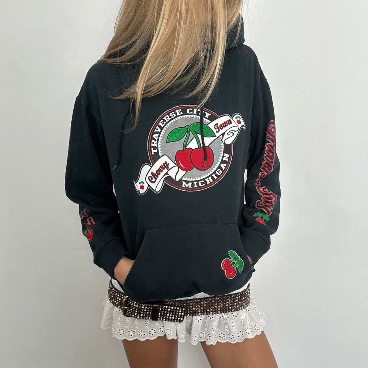 Vintage 90’s Cherry black hoodie