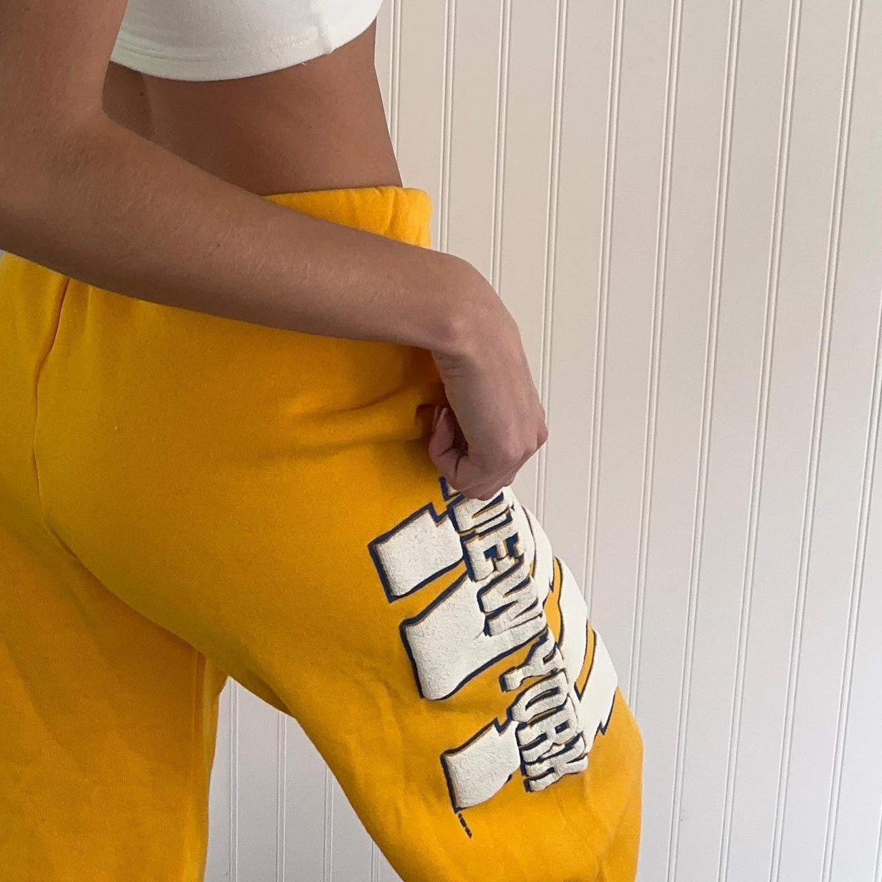 Vintage true 90s New York sweatpants 💛