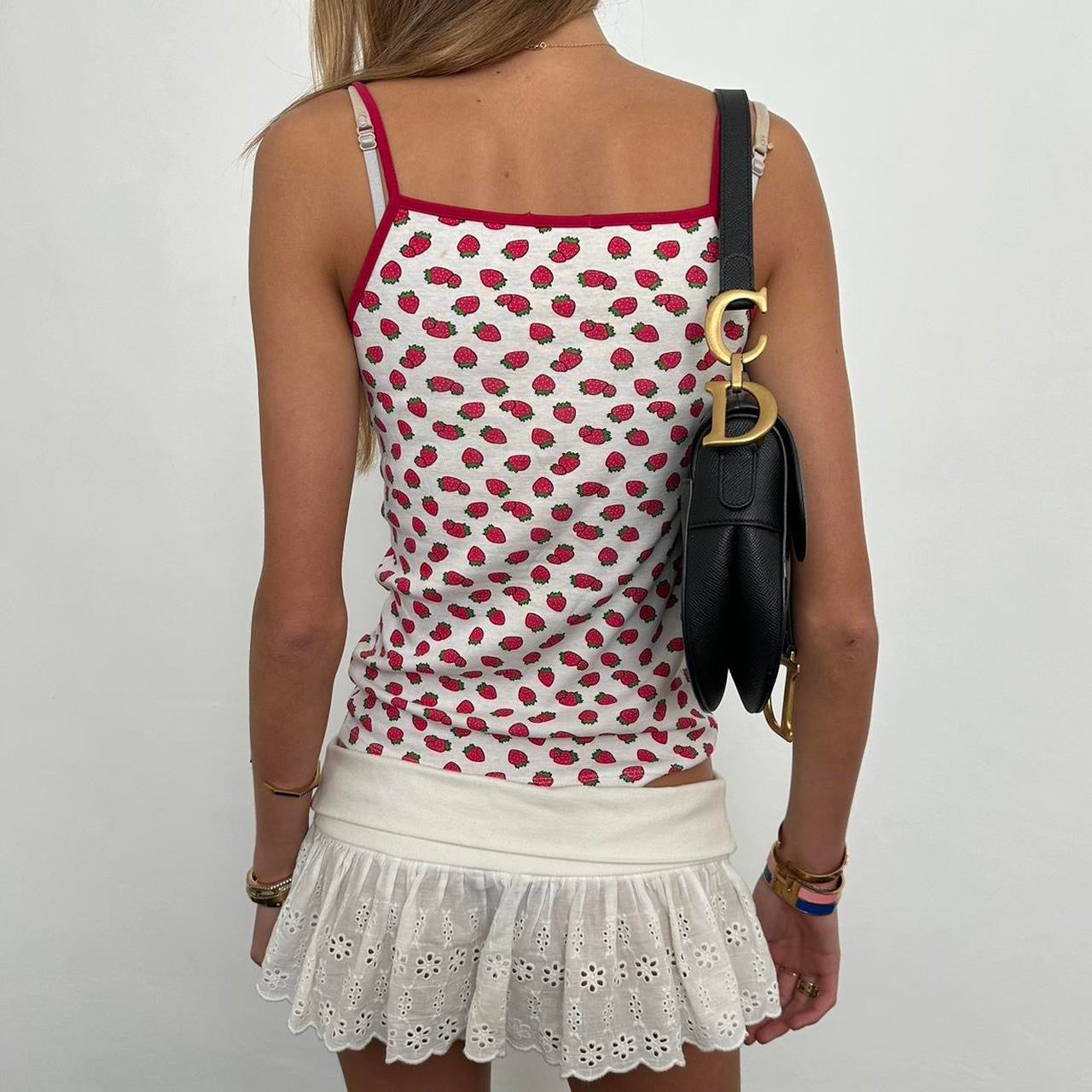 Vintage 90’s strawberry print cami top 🍓