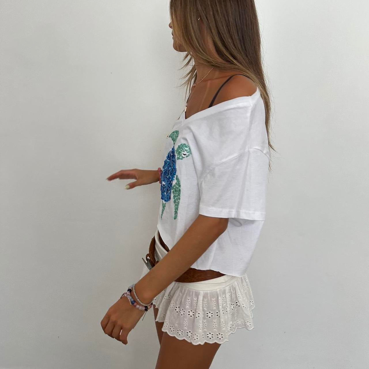 Vintage White Island girl turtle top