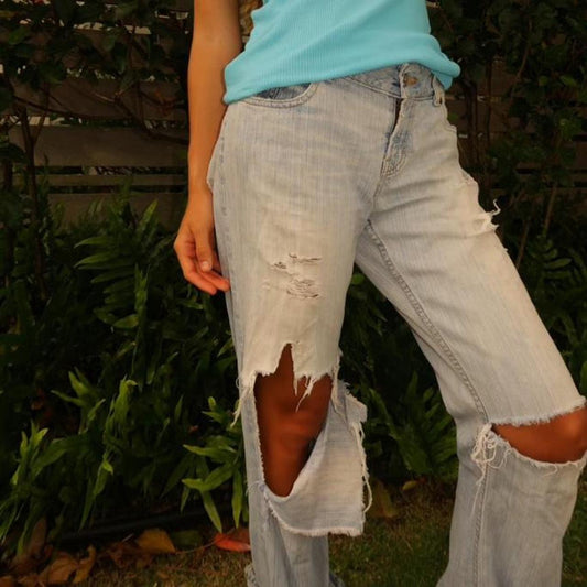 Vintage 2000’s blue distressed jeans