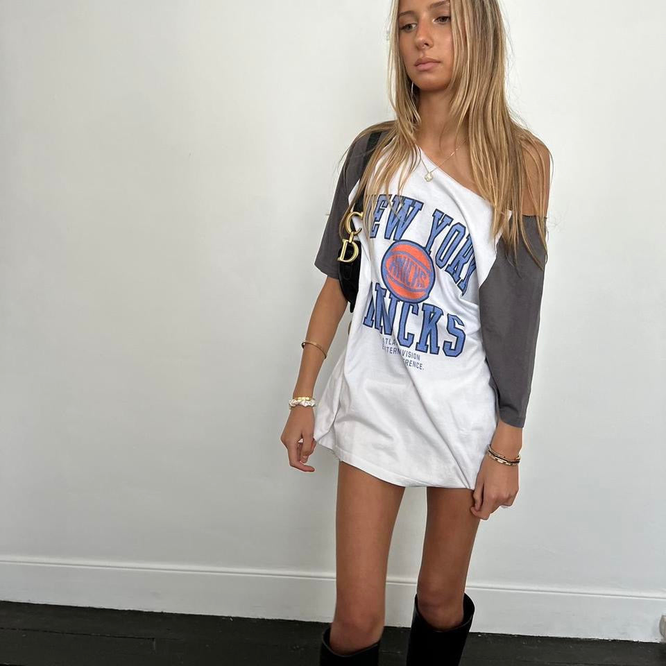 Vintage 90’s New York Knicks off the shoulder tee