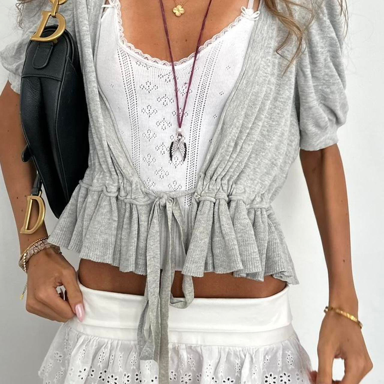 Vintage 2000’s grey rufffle cardigan top