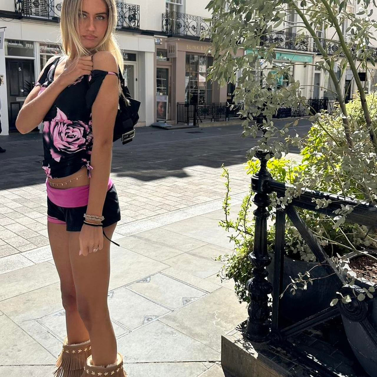 Vintage 2000’s rose black cami top