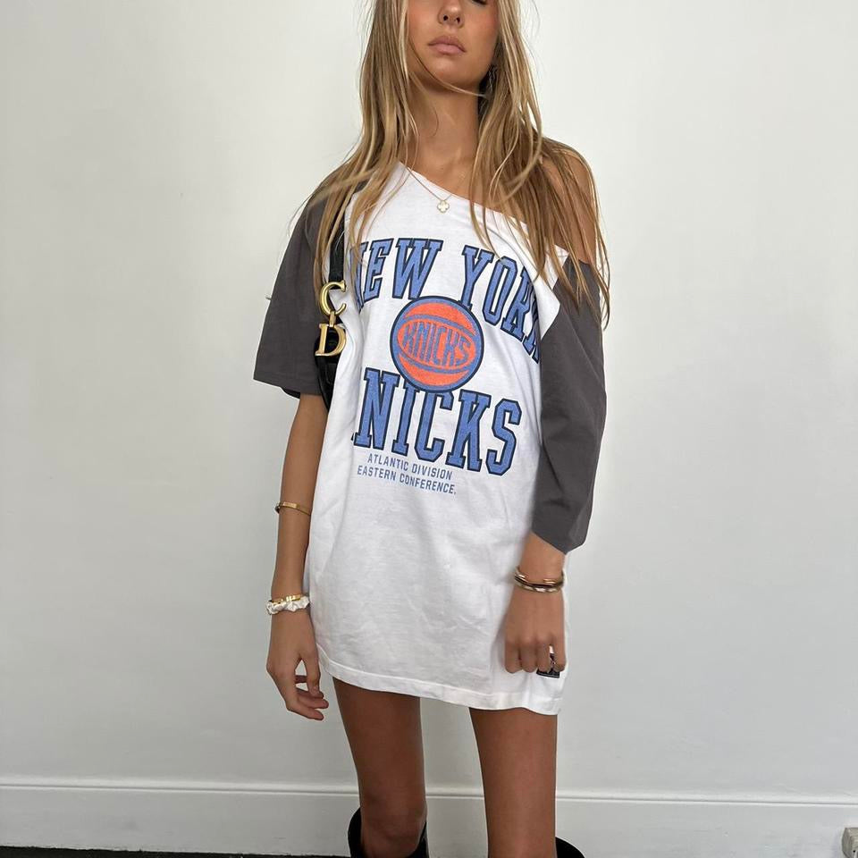 Vintage 90’s New York Knicks off the shoulder tee