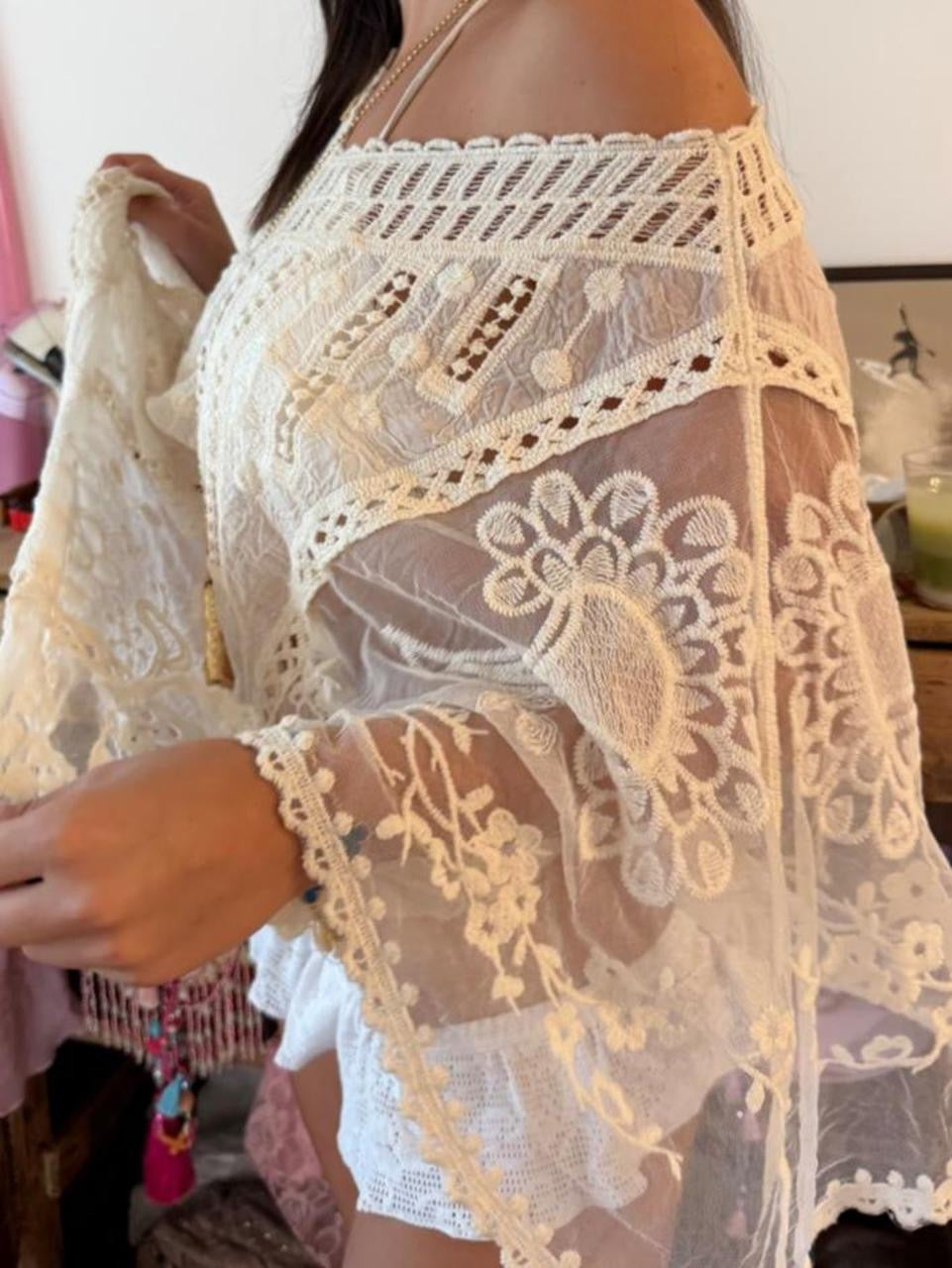 Vintage 00’s white boho crochet long sleeve flowy top