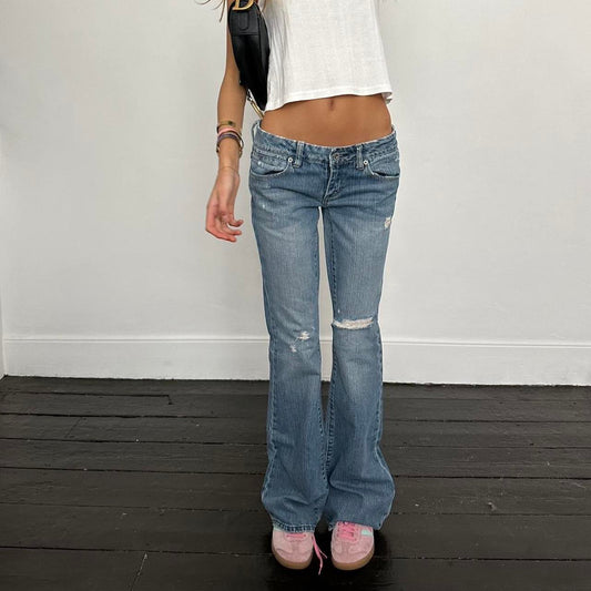 Vintage 2000’s blue distressed jeans