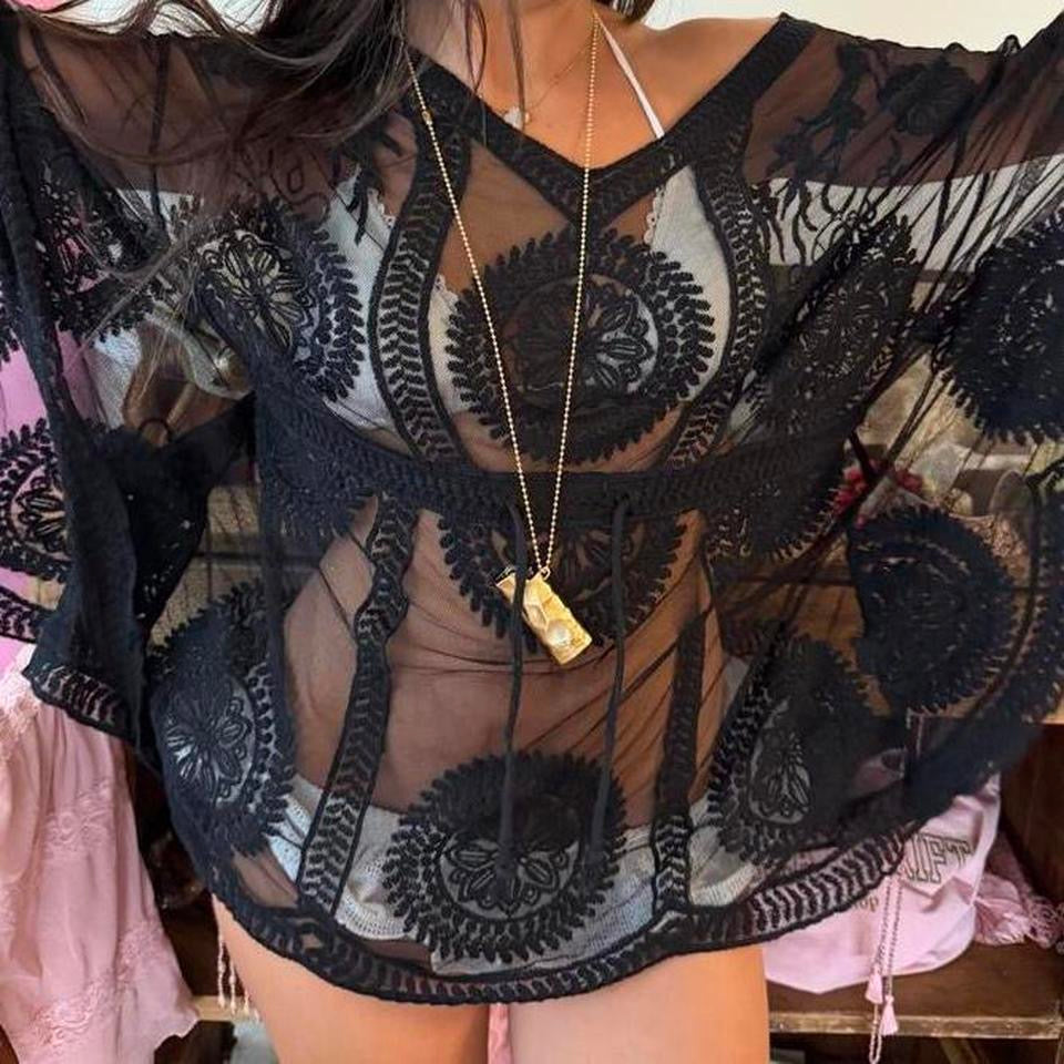 Vintage 00’s black lace boho long sleeve top