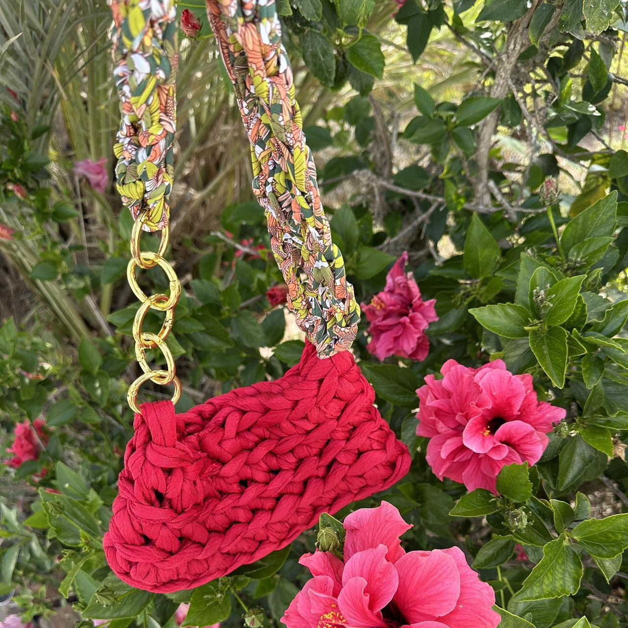 Handmade woven pink gold chain floral strap bag 🌺