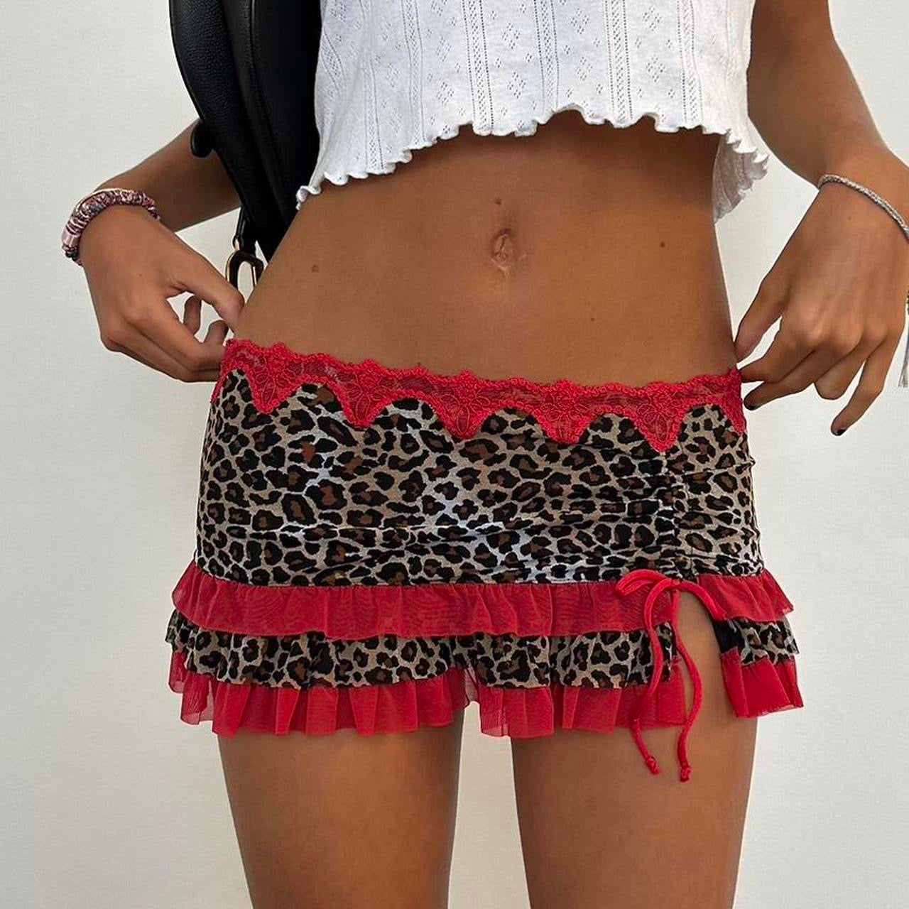 Vintage early 2000s leopard print mini skirt