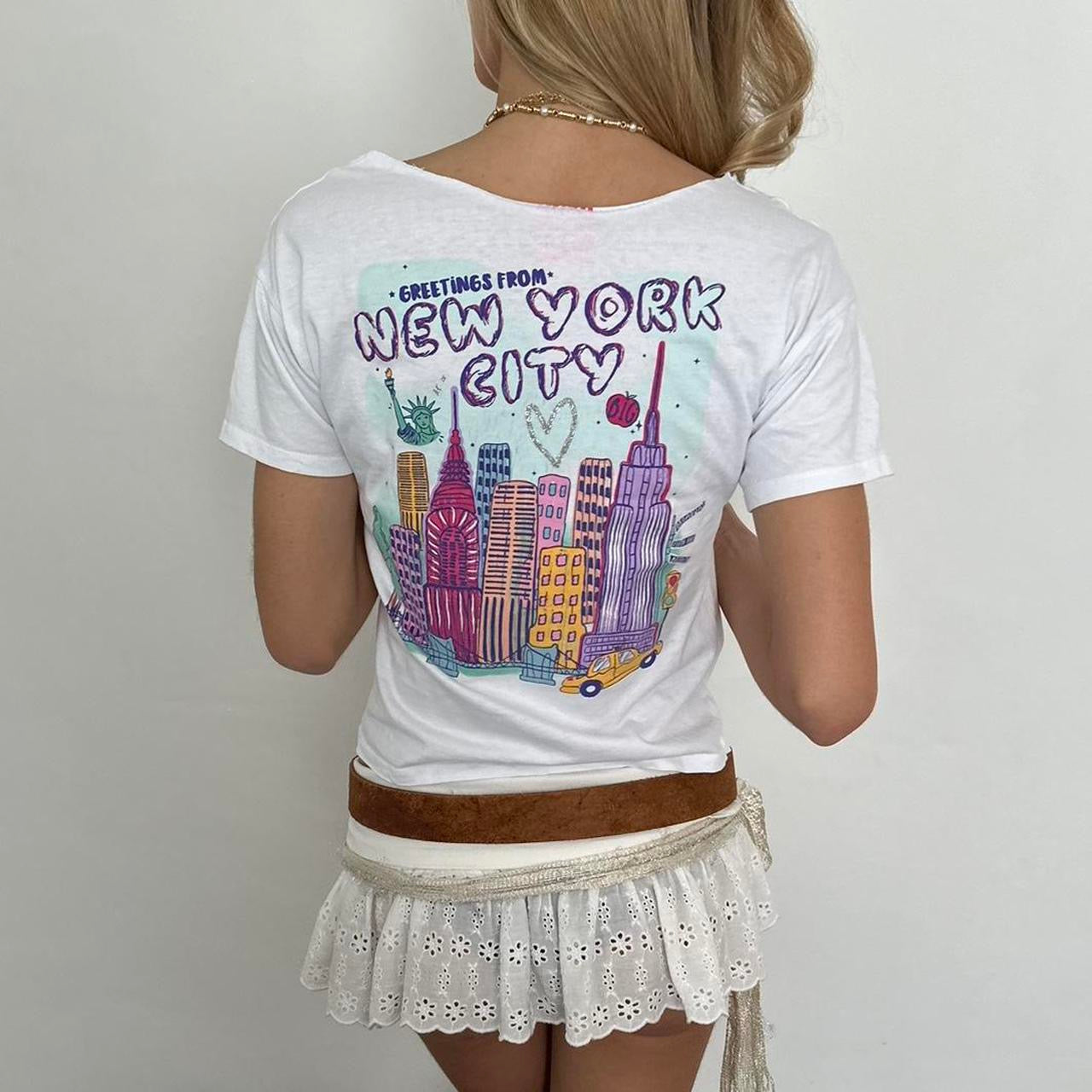 Vintage NYC 90’s baby tee 🏙️ 🍒❣️⭐️