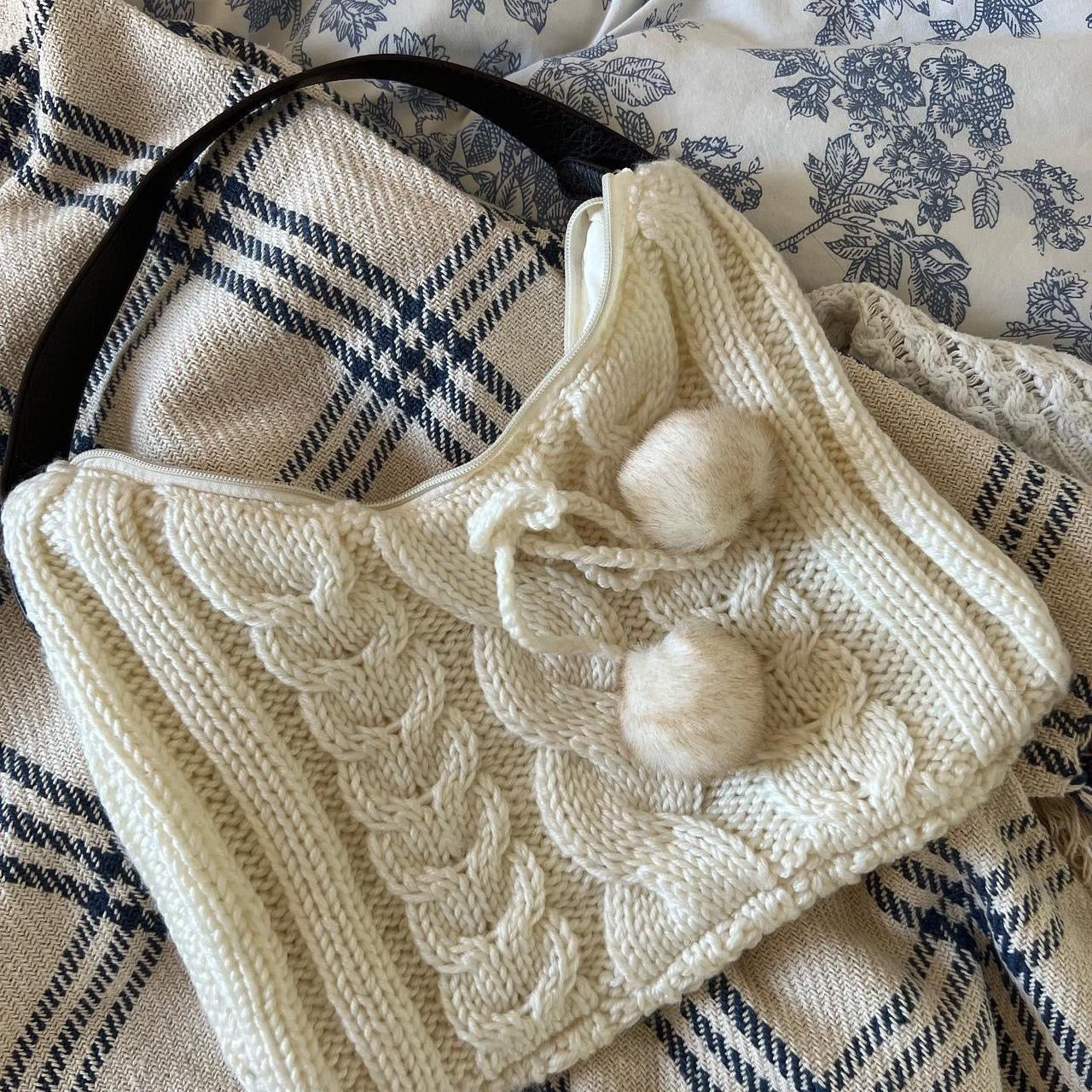 Vintage knitted Pom Pom shoulder bag 🍓🦌 🤎🍂