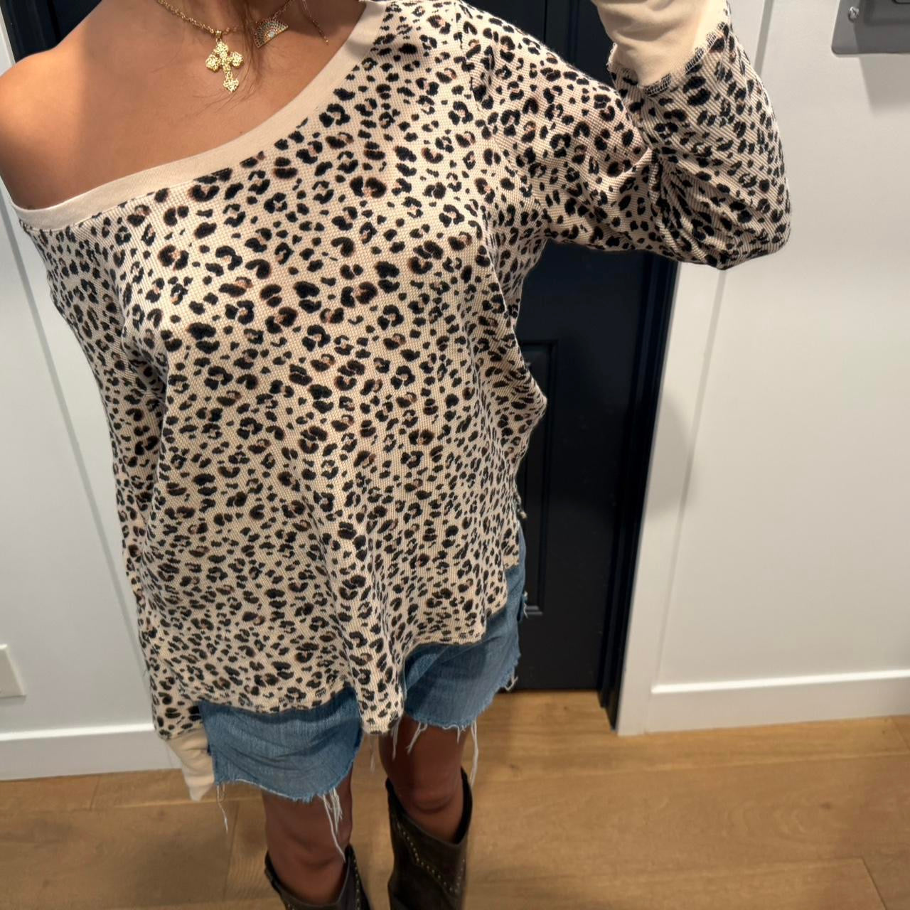 Vintage 90’s Victoria’s Secret leopard print long sleeve top