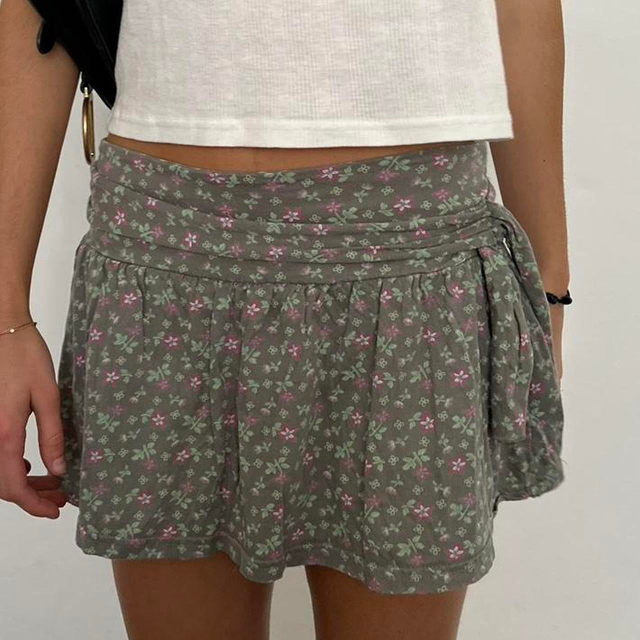 Vintage 2000s floral grey and pink mini skirt