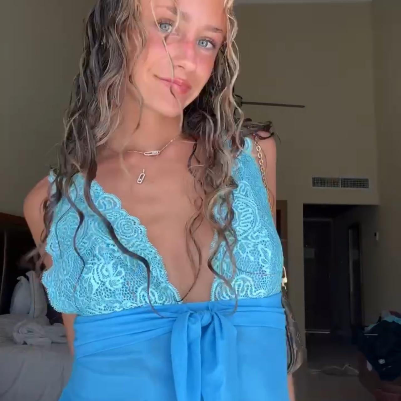 Vintage 2000’s Victoria’s Secret blue lace cami top