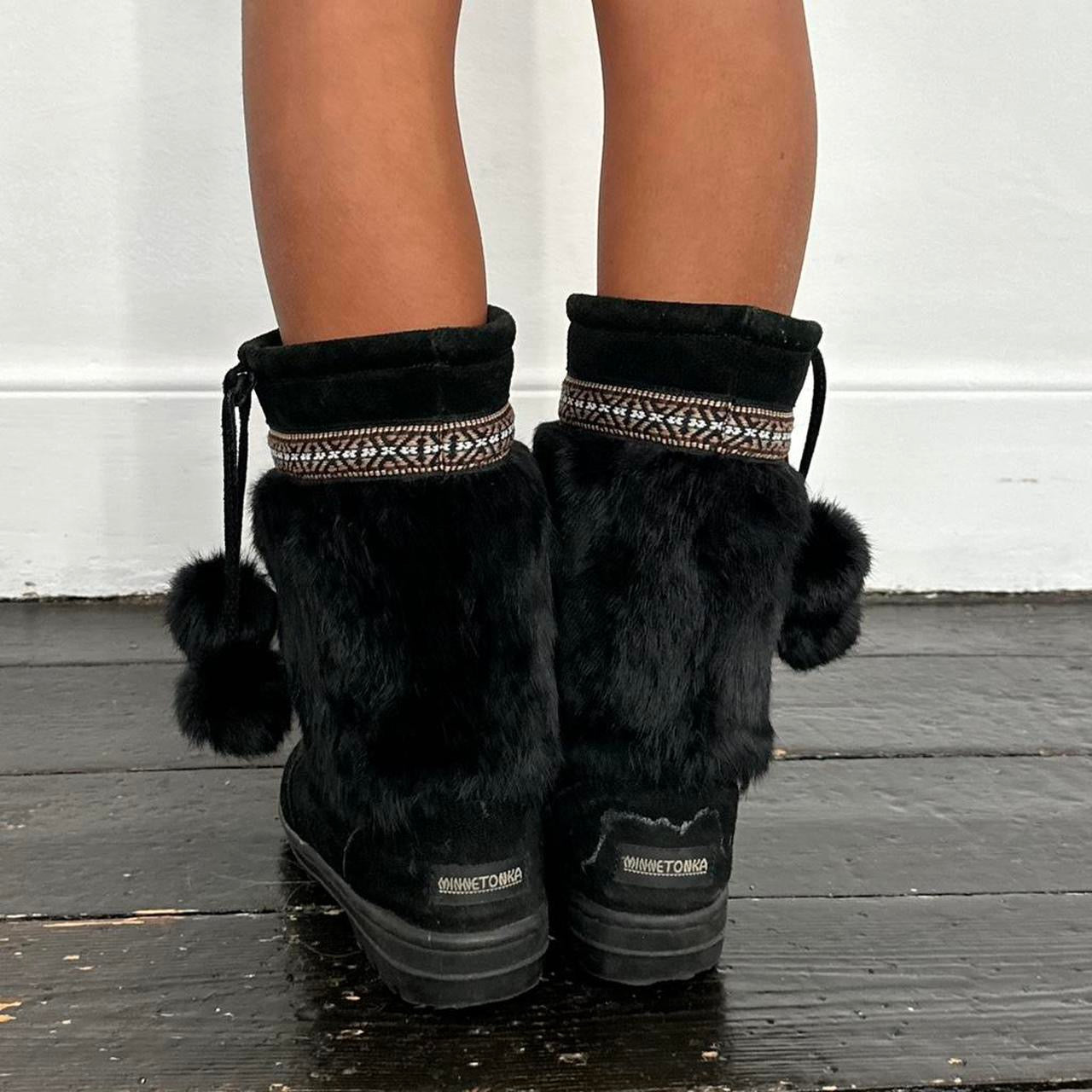 Vintage 2000’s black fur leather snow boots