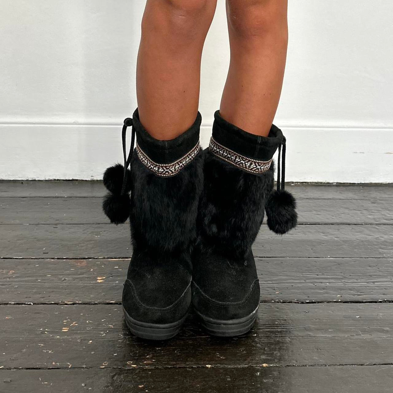 Vintage 2000’s black fur leather snow boots