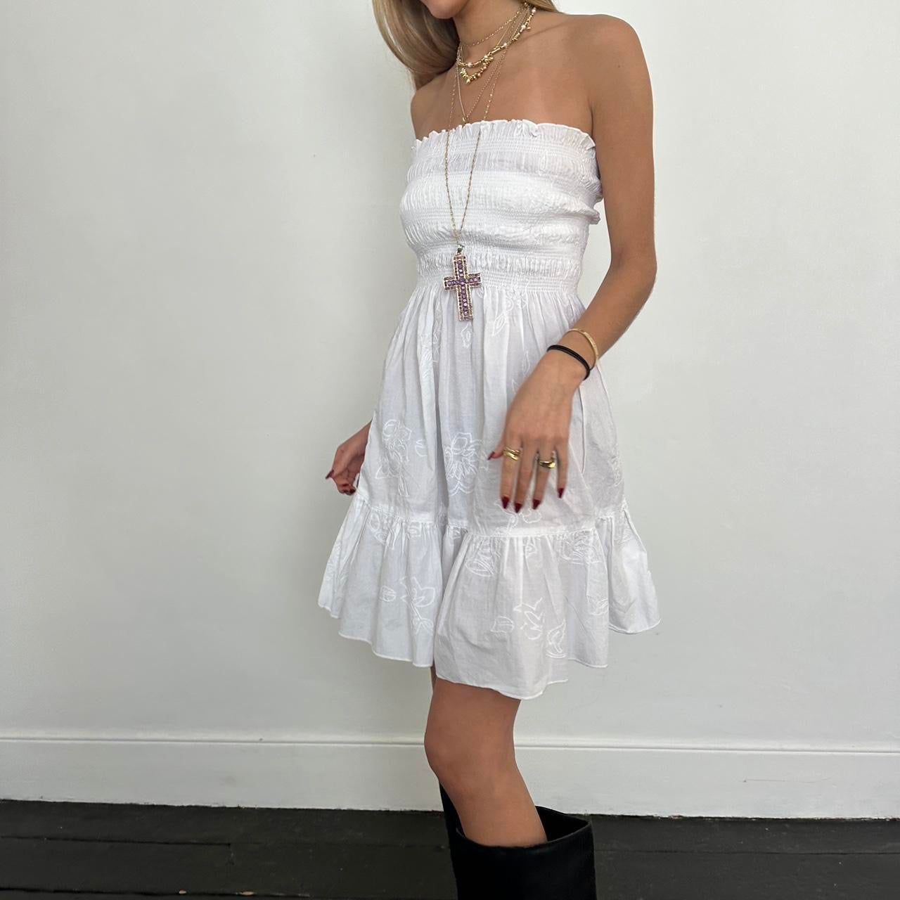 Vintage white 90s strapless dress 🌙