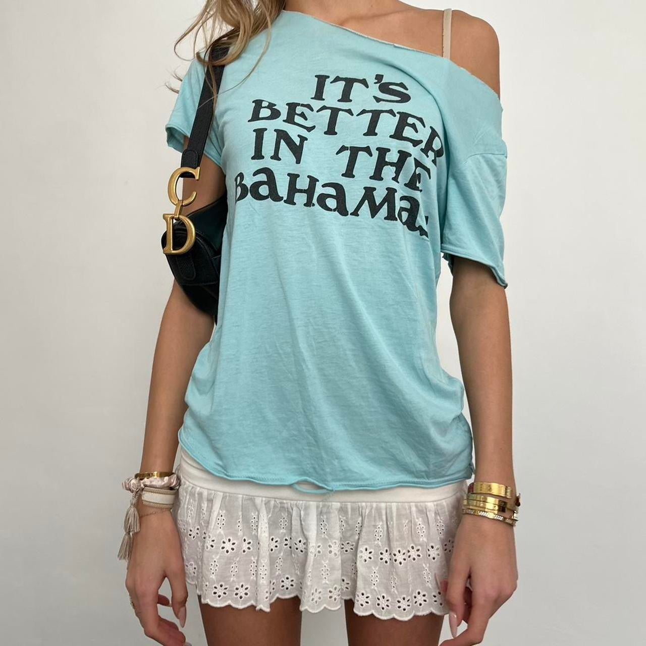 Vintage 2000’s It’s better in the BAHAMAS graphic tee