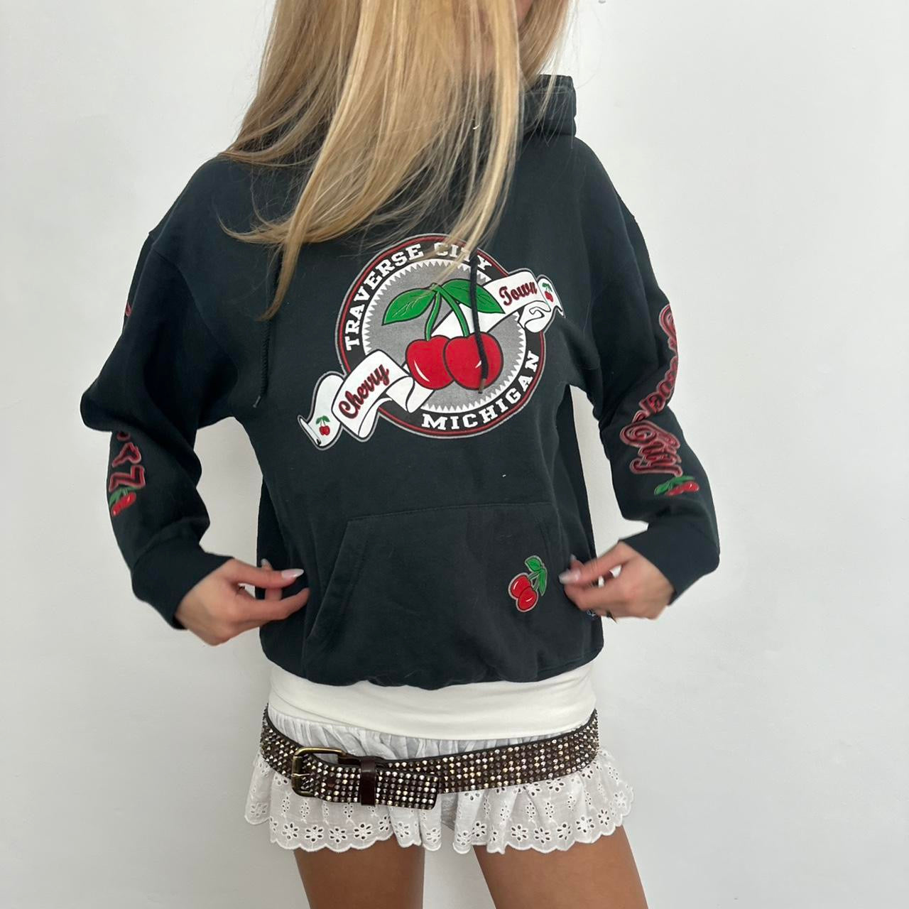 Vintage 90’s Cherry black hoodie