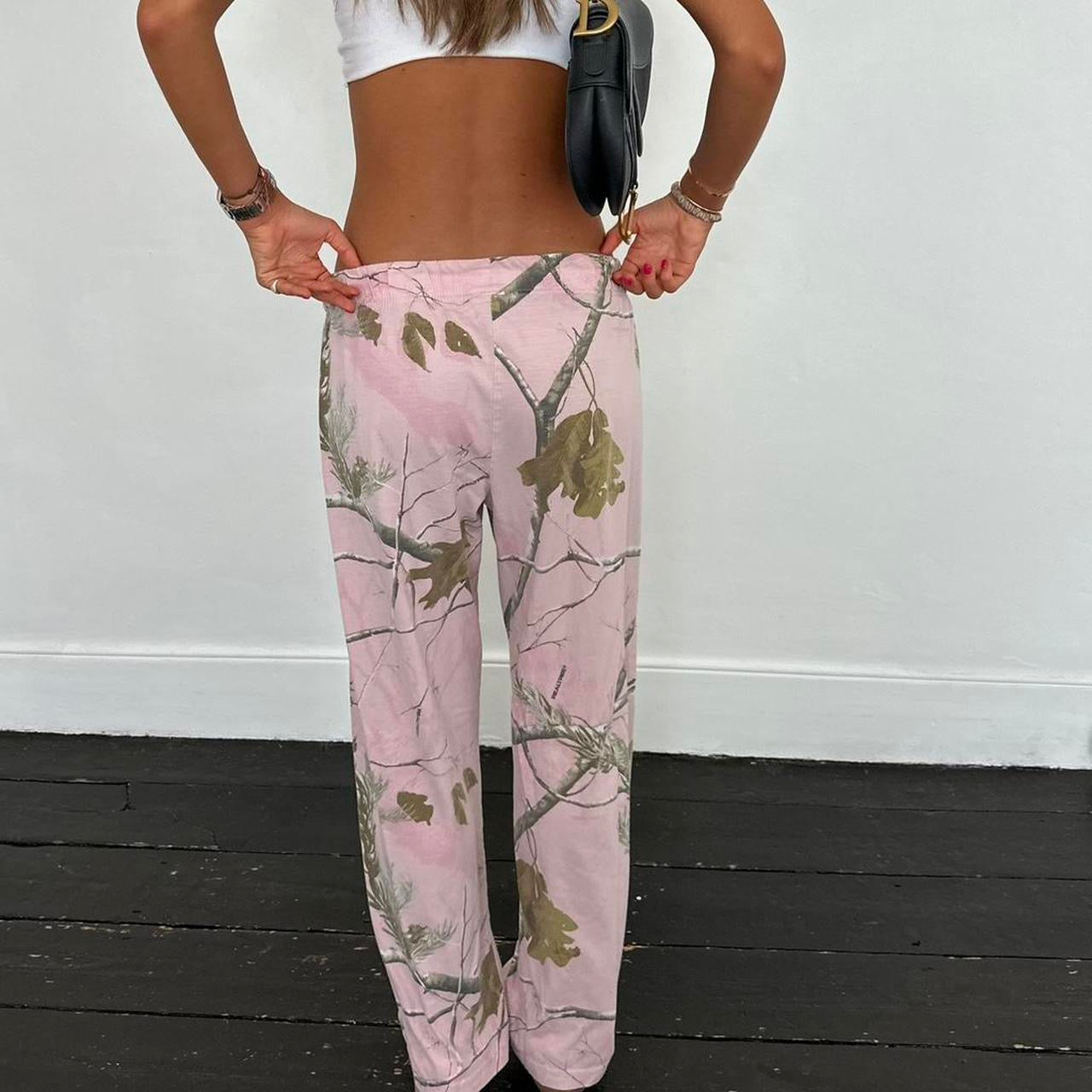 Vintage 2000’s pink camo sweatpants