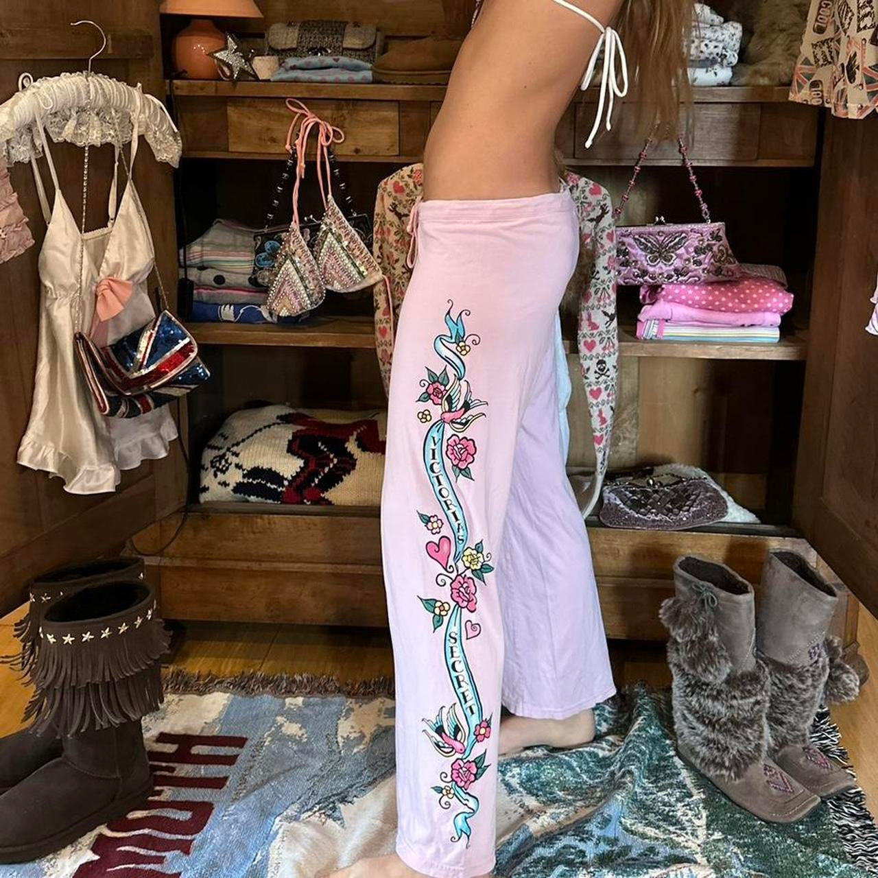 Vintage 2000’s soft pink graphic sweatpants