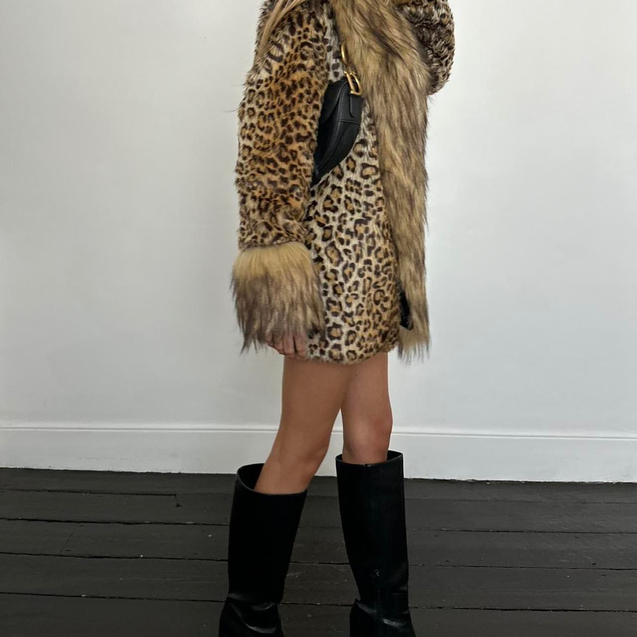 Vintage 2000’s faux fur leopard jacket