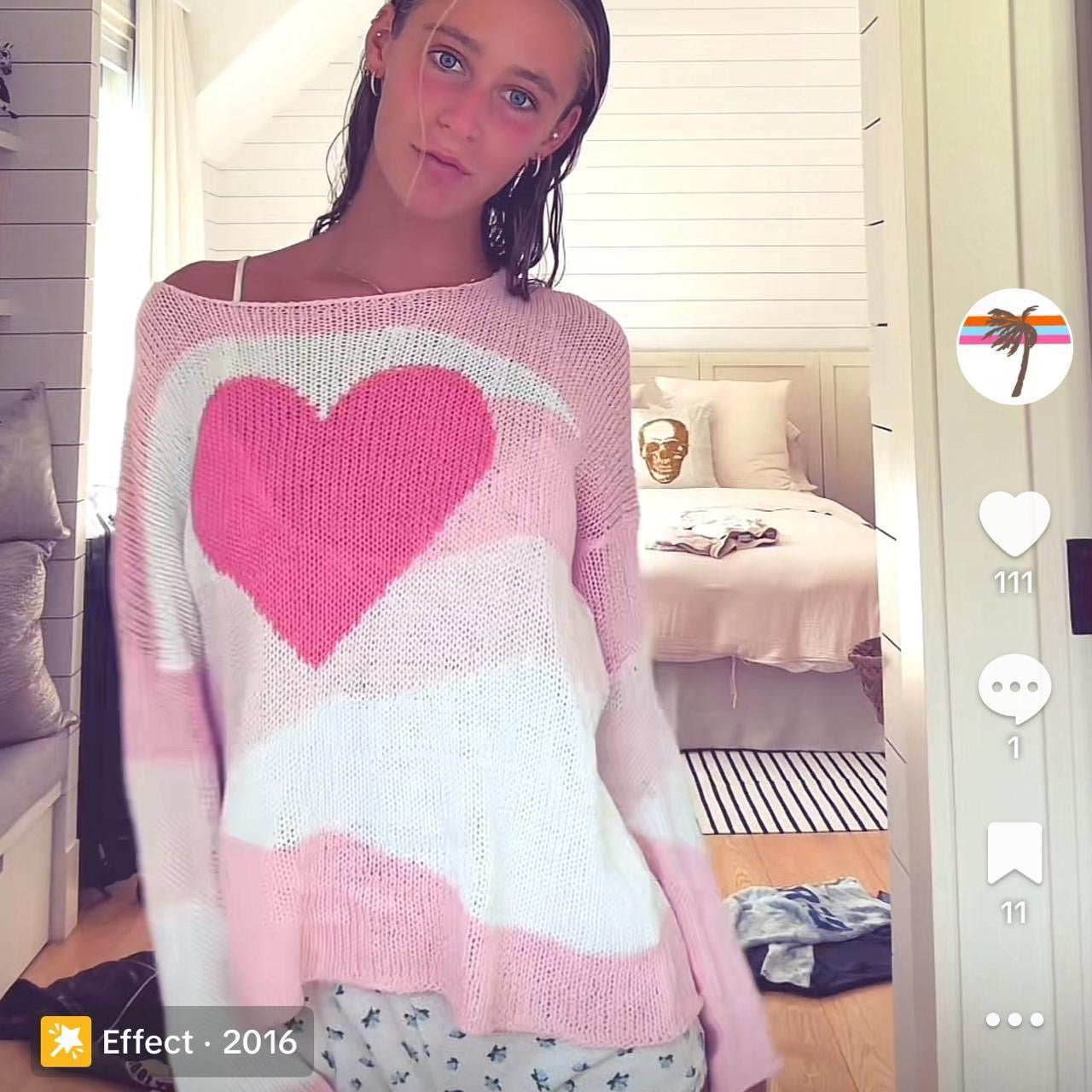 Vintage 2000’s pink heart knit sweater