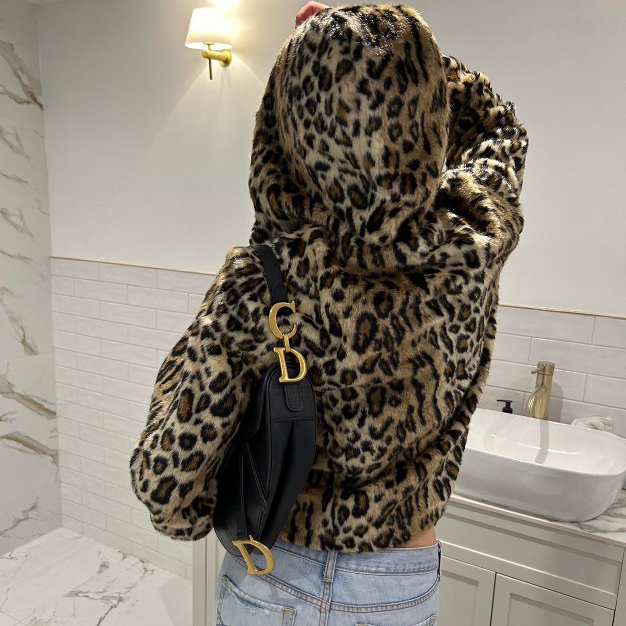 Vintage 2000’s leopard hooded faux fur jacket 🤎