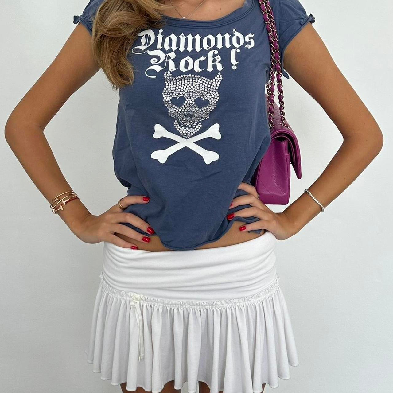 Vintage 00s graphic skull and cross bones tee