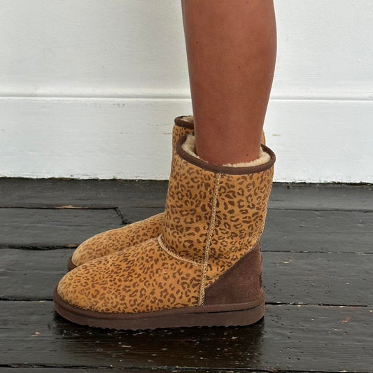 Vintage 00s leopard print Ugg boots