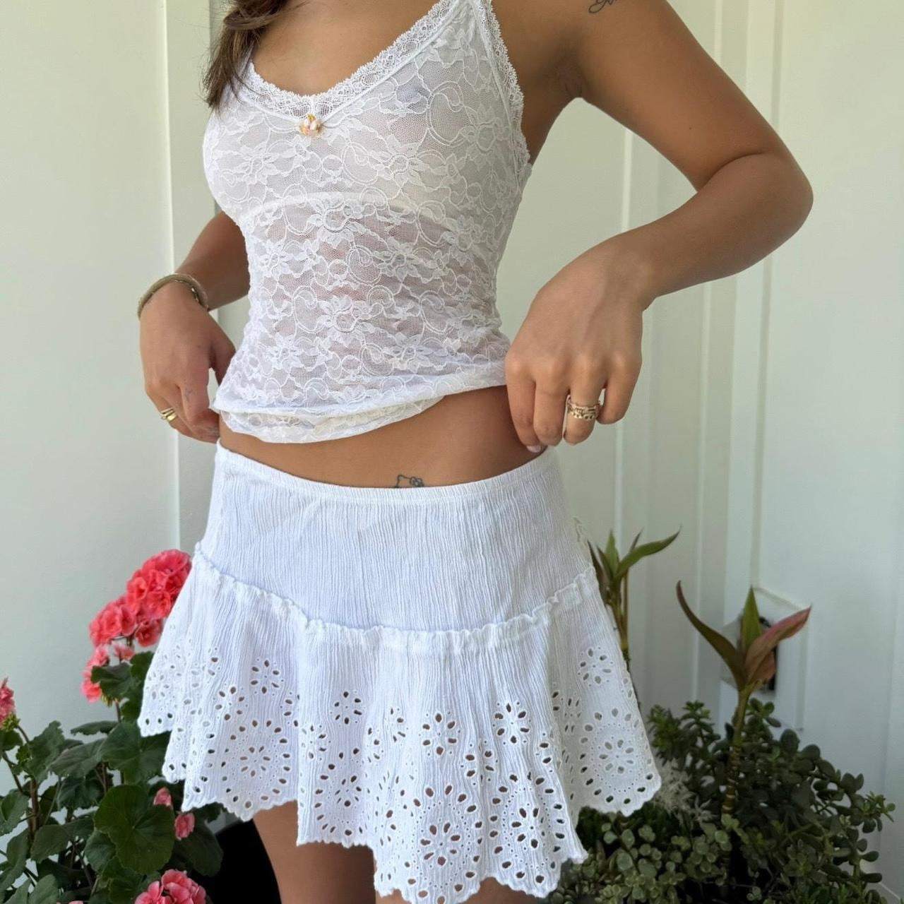 Vintage white embroidery 2000’s mini skirt