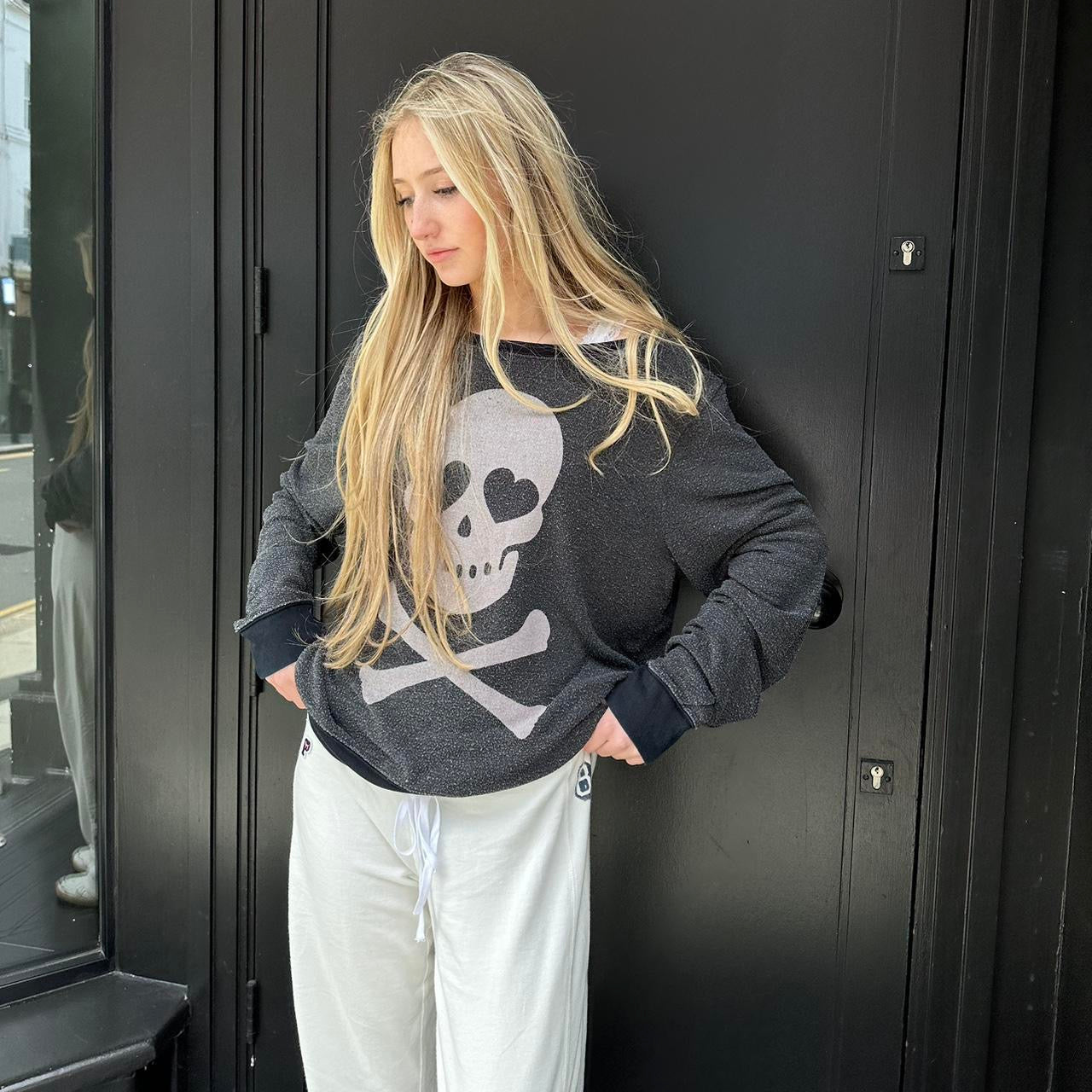 Vintage early 2000s hearts skull sweater