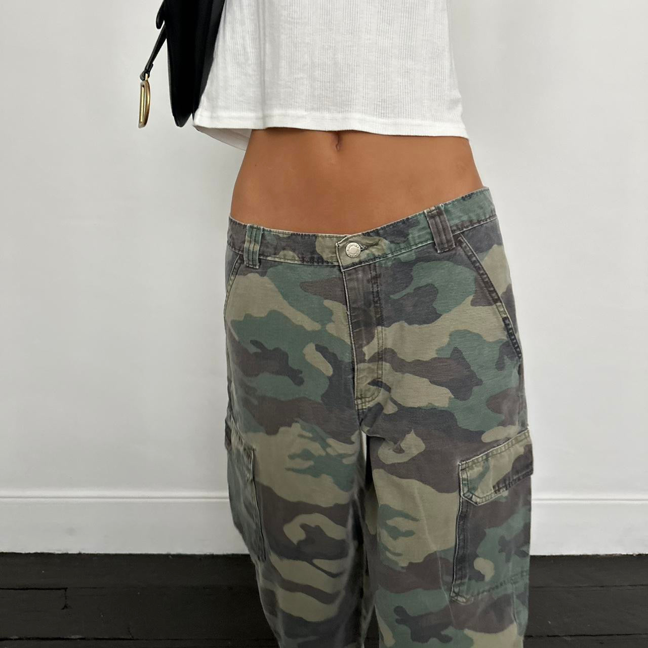 Vintage 90’s camouflage cargo pants 🩵