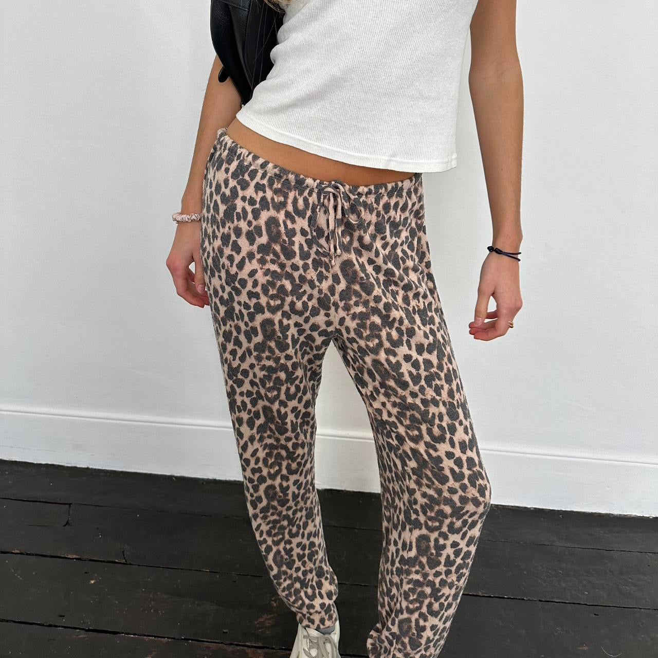 Vintage Victoria’s Secret leopard print sweatpants 🐆