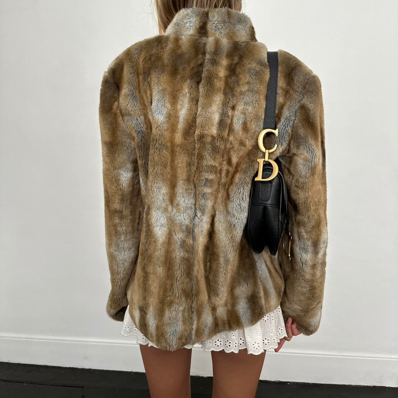 Vintage 2000’s faux fur jacket 🤎