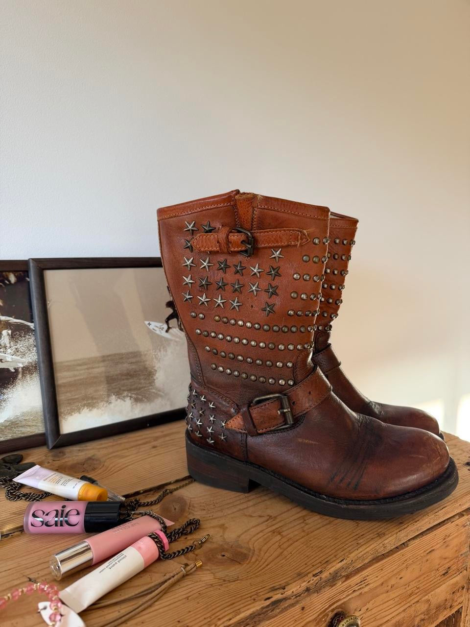 Vintage 00’s studded star leather boots