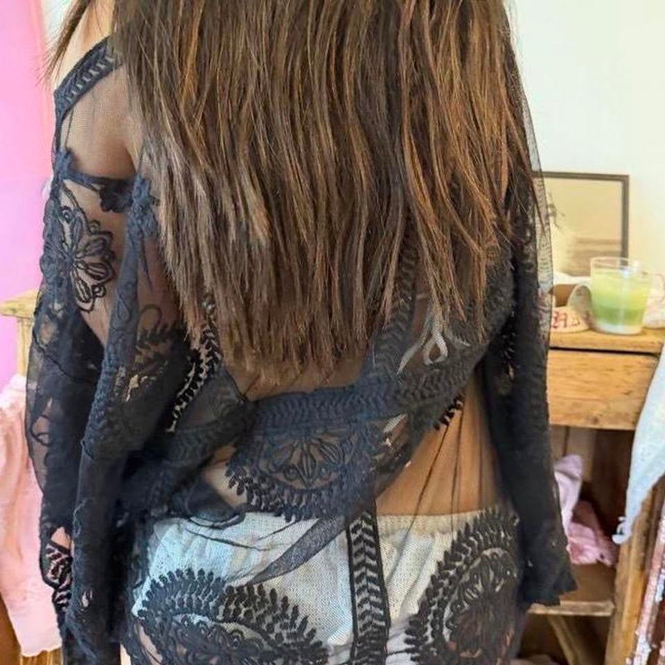 Vintage 00’s black lace boho long sleeve top